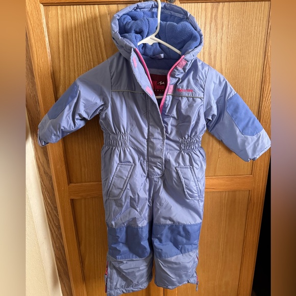 2T snow suit - Picture 1 of 5